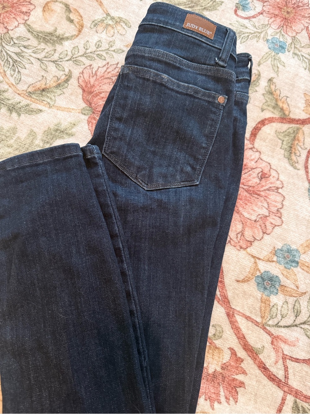 Judy Blue Viral
Skinny Jeans Dark Wash Stretch
High Rise Button Fly O - Picture 4 of 9